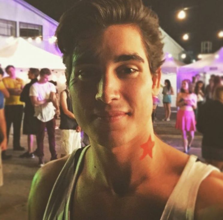 Henry Zaga
