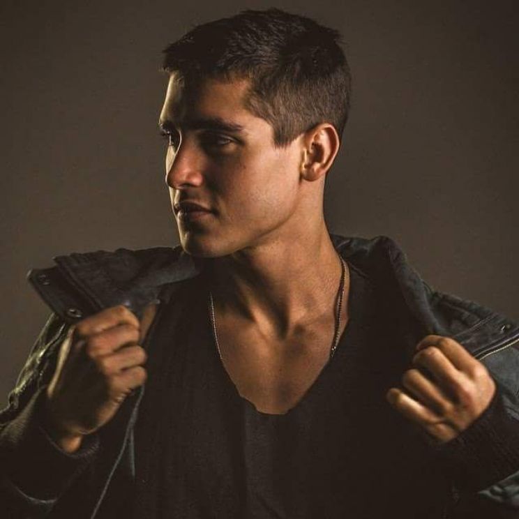 Henry Zaga