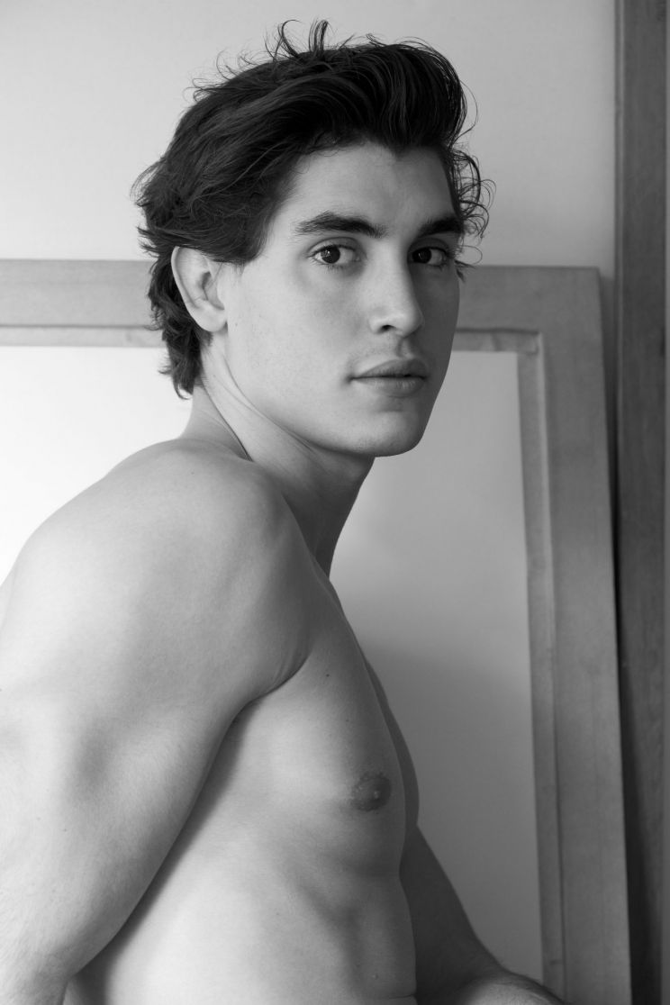 Henry Zaga