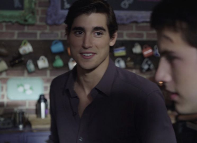 Henry Zaga