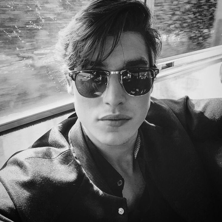 Henry Zaga