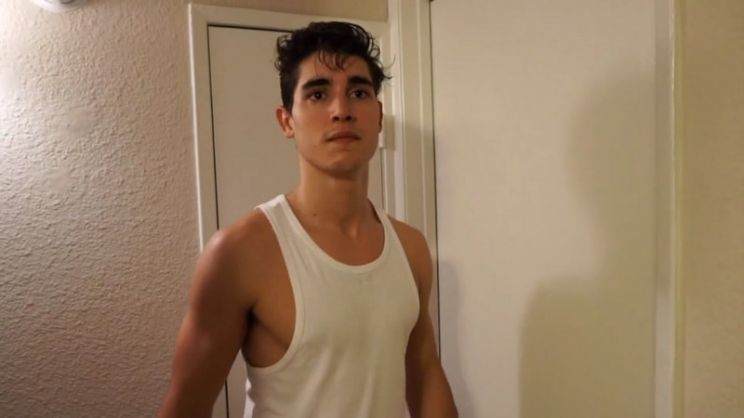 Henry Zaga