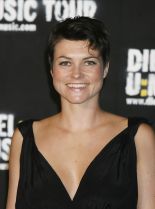 Holly Davidson photo