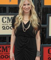 Holly Williams