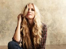 Holly Williams