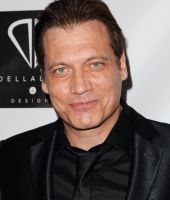 Holt McCallany