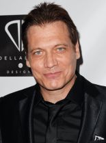 Holt McCallany