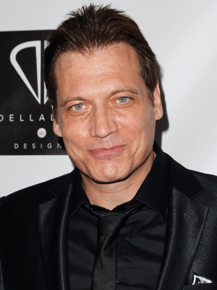 Holt McCallany