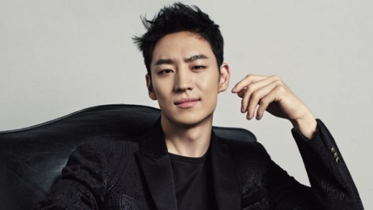 Hoon Lee