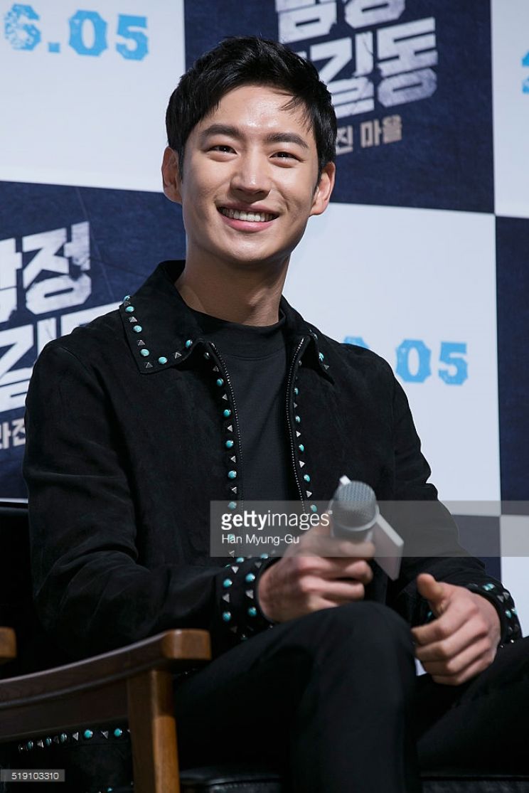 Hoon Lee