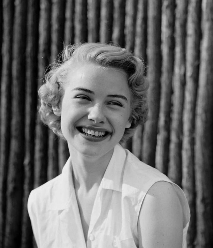 Hope Lange