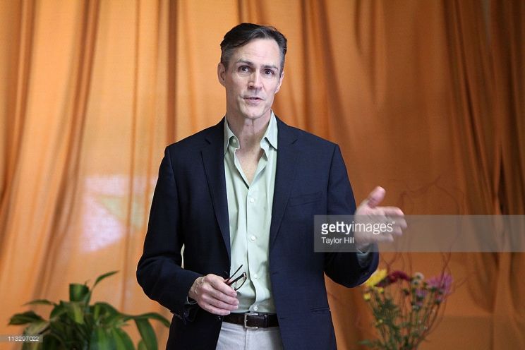 Howard McGillin