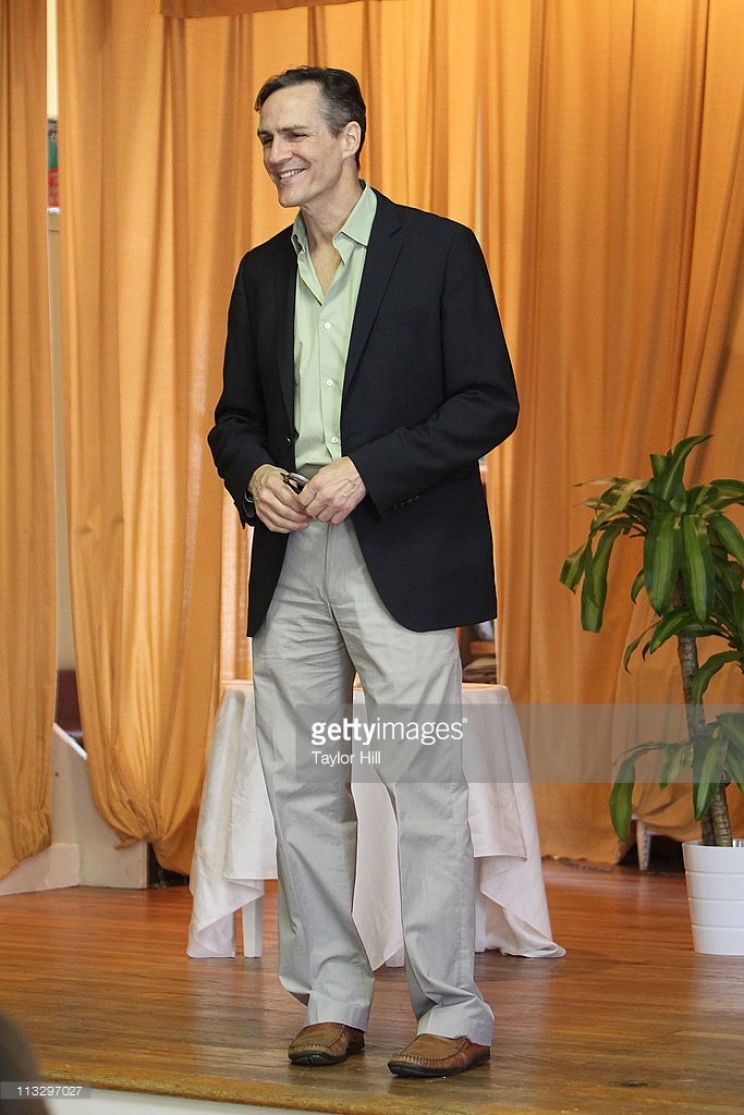 Howard McGillin