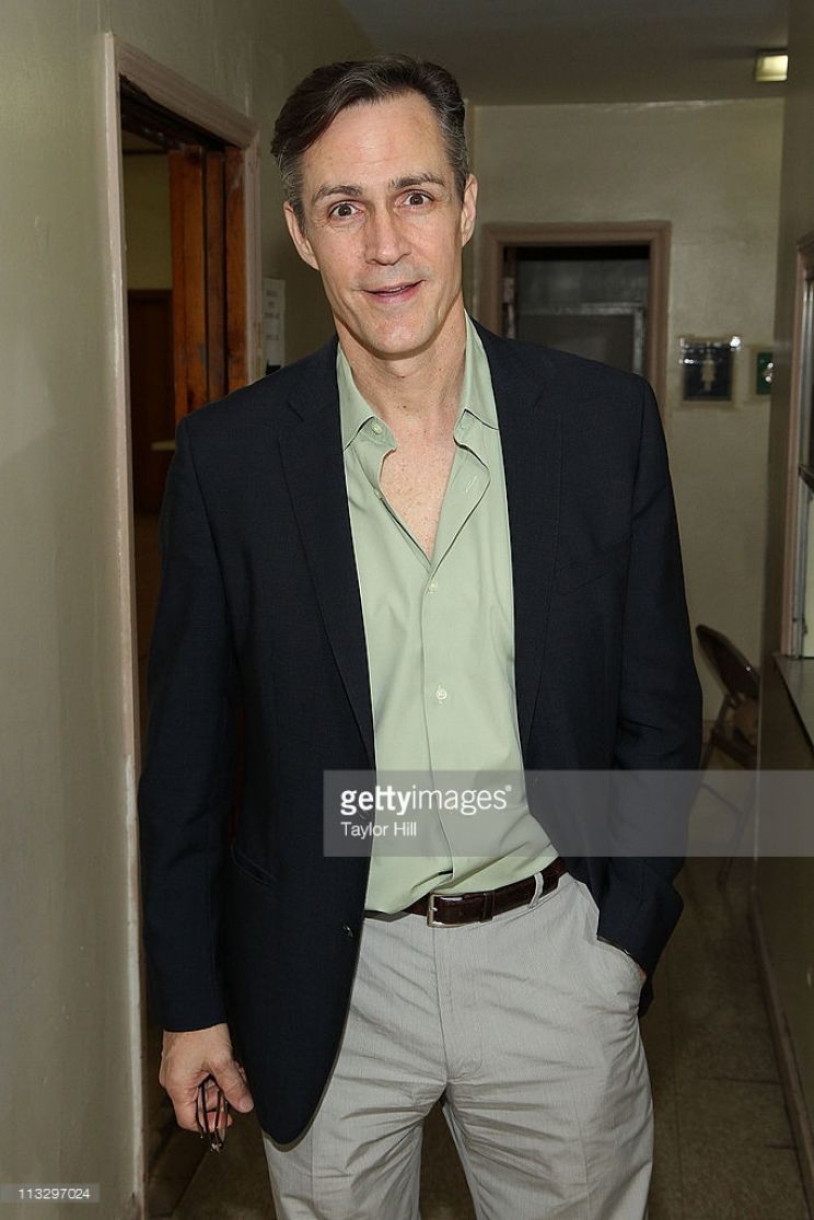 Howard McGillin