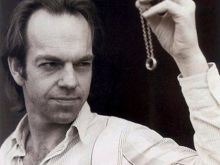 Hugo Weaving