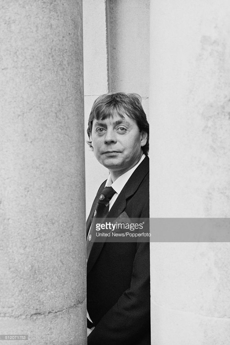 Hywel Bennett