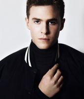 Iain De Caestecker