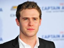 Iain De Caestecker