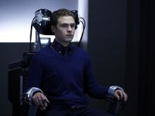 Iain De Caestecker