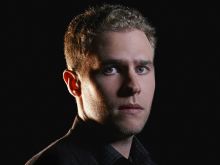 Iain De Caestecker