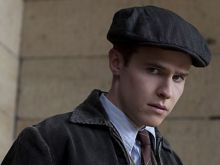 Iain De Caestecker