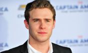 Iain De Caestecker