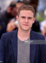 Iain De Caestecker