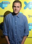 Iain De Caestecker