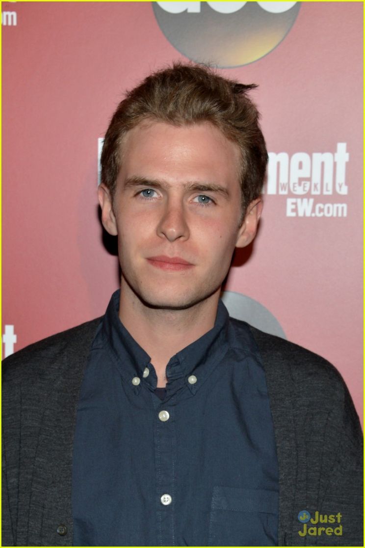 Iain De Caestecker