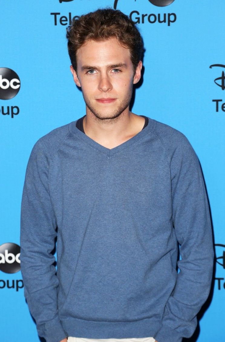 Iain De Caestecker