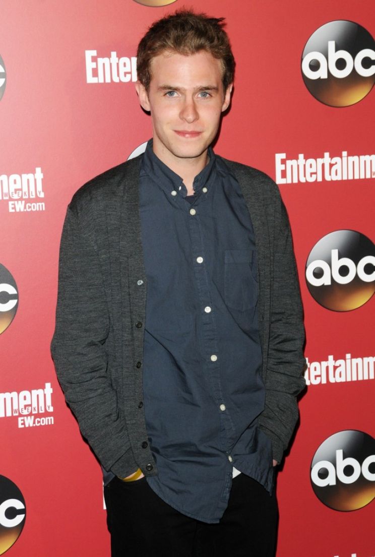 Iain De Caestecker