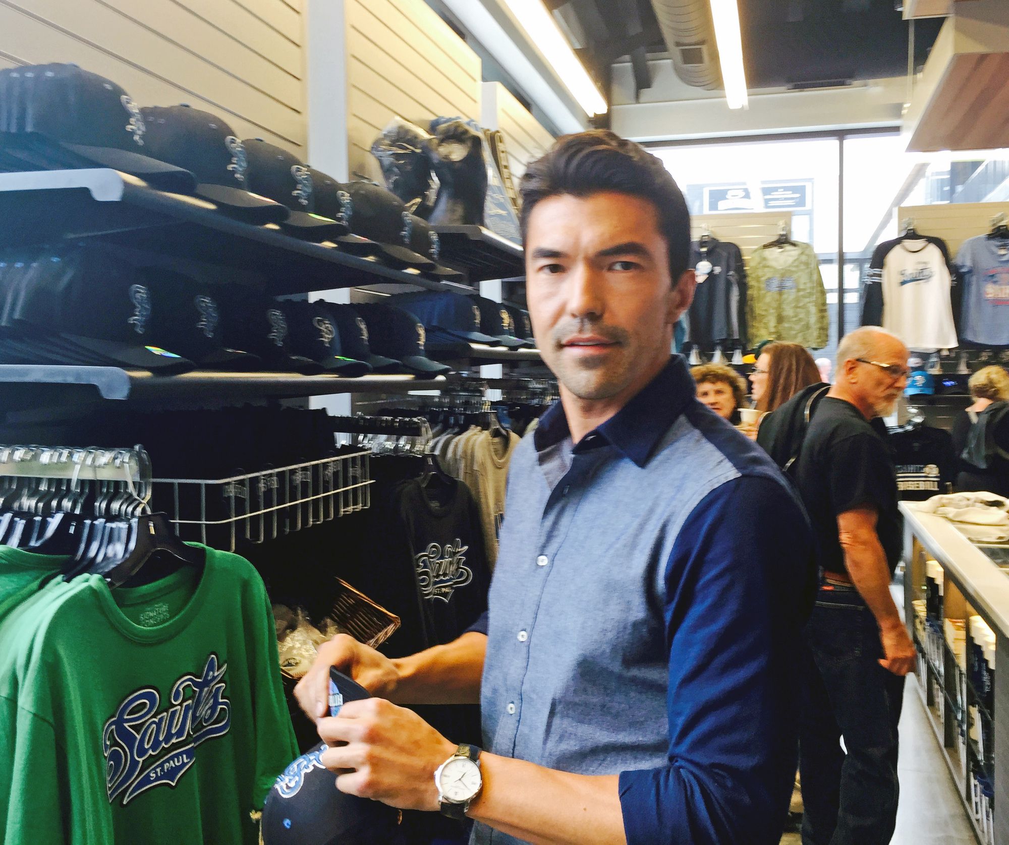 Pictures of Ian Anthony Dale