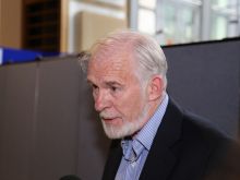 Ian McElhinney