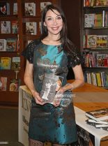 Illeana Douglas photo
