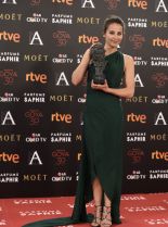 Irene Escolar #984308 picture (Portrait Medium)