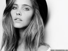 Isabel Lucas photo