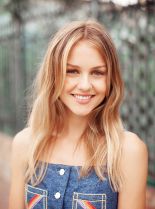 Isabelle Cornish #1595723 picture (Portrait Medium)