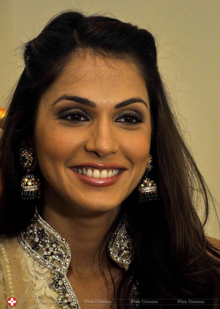 Isha Koppikar