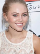 Iyari Limon photo