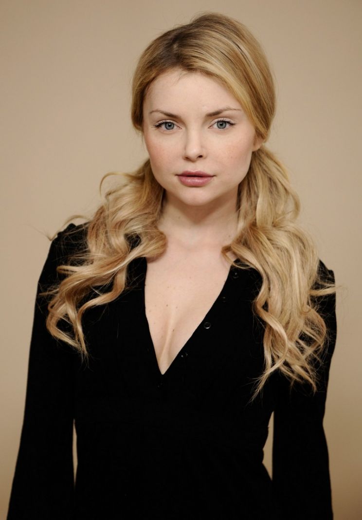 Izabella Miko