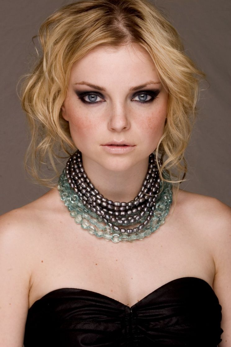 Izabella Miko