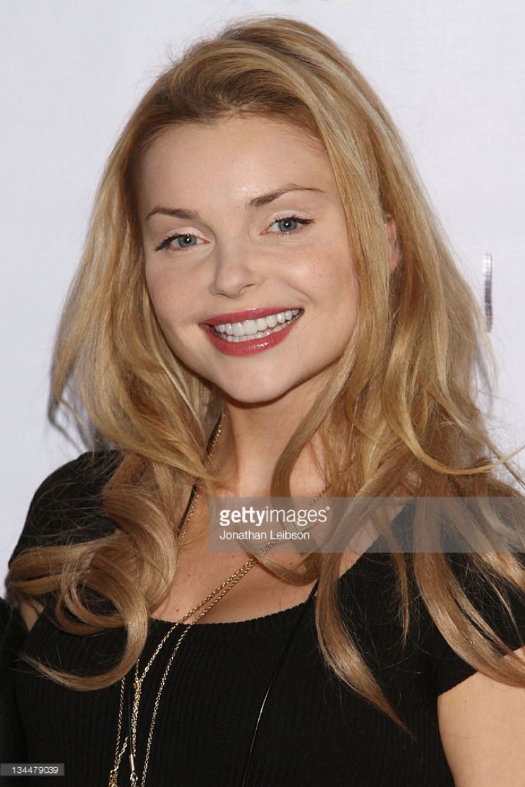 Izabella Miko