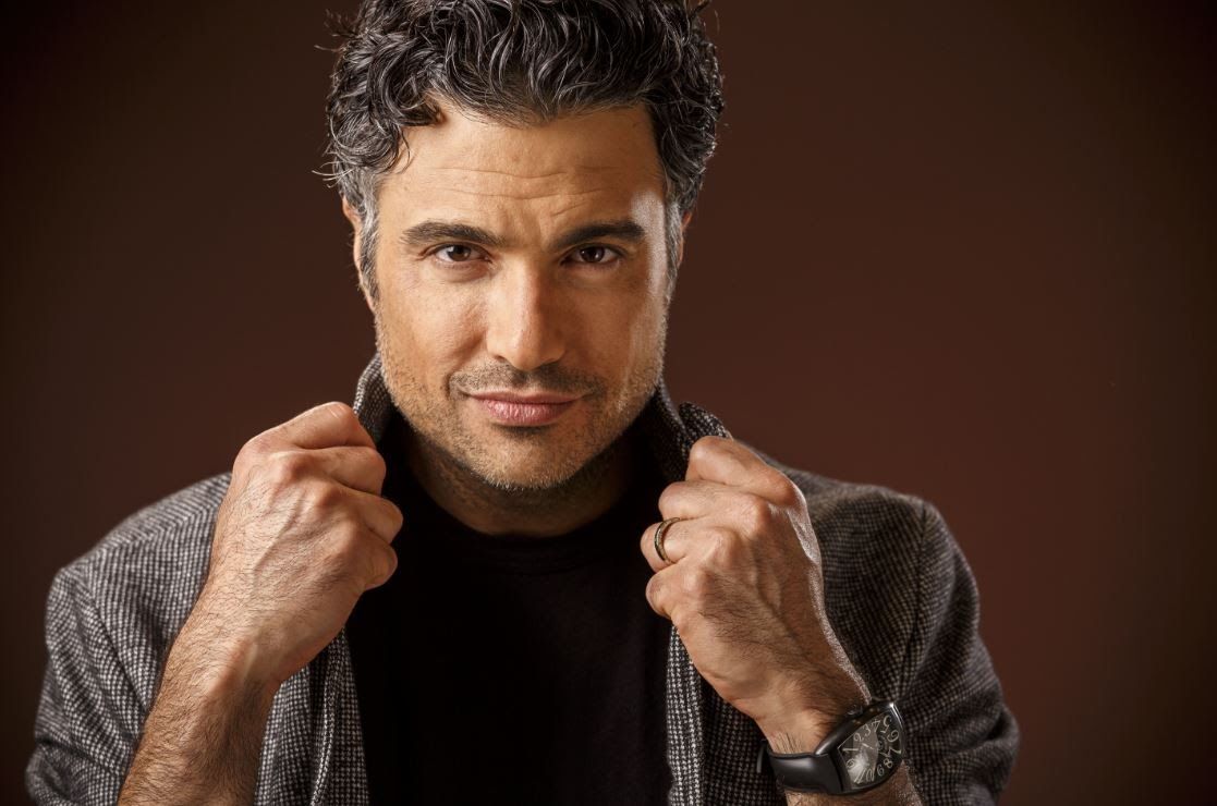 Jaime Camil. 