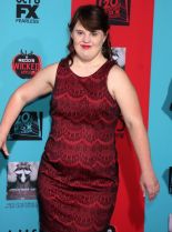Jamie Brewer #316951 picture (Portrait Medium)