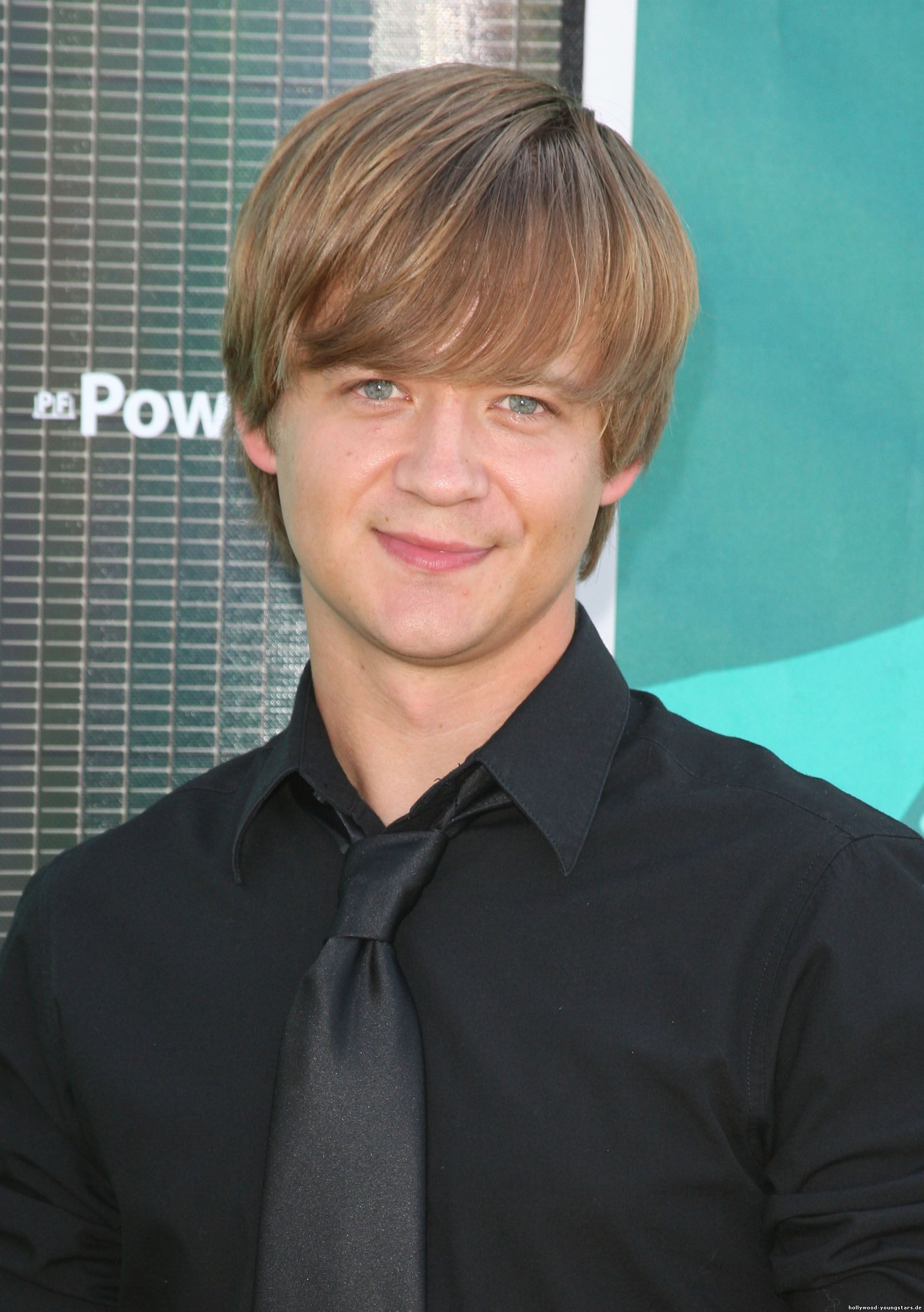 Jason Earles. 