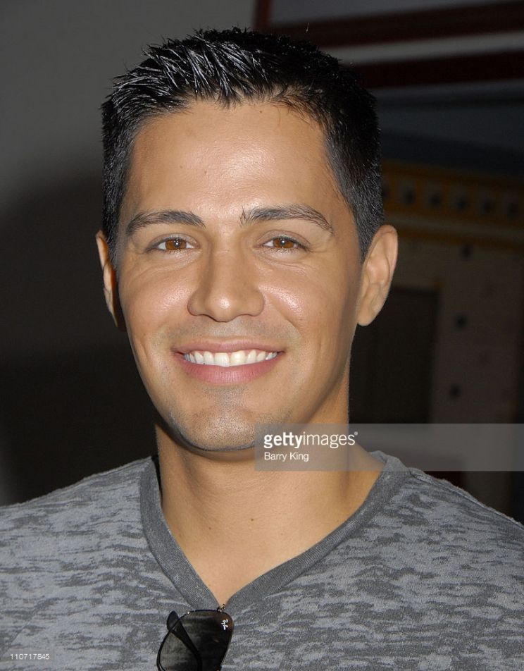 Jay Hernandez