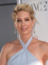 Jenna Elfman photo