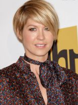 Jenna Elfman photo
