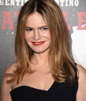 Jennifer Jason Leigh