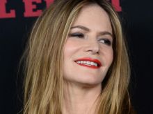 Jennifer Jason Leigh